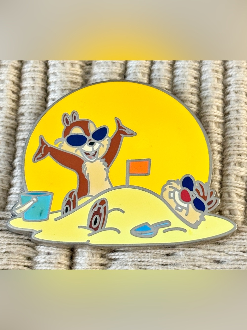 DISNEY 2012 Chip & Dale Playing in Sand Cool Characters Pin